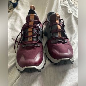 Salomon burgundy gortex mad cross shoes EUC. Size 10